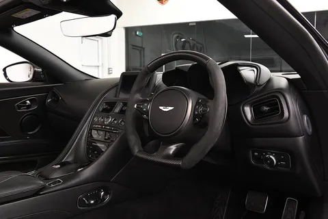 Aston Martin DBS Superleggera Volante 4