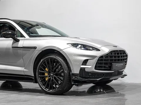 Aston Martin DBX 707 5