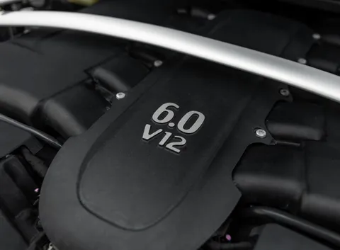 Aston Martin Vantage V12 S — photo 2 of 51