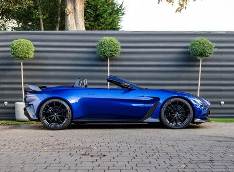 Aston Martin Vantage V12 Roadster — photo 4 of 55