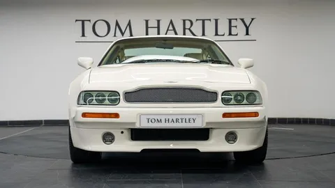 Aston Martin V8 — photo 2 of 24