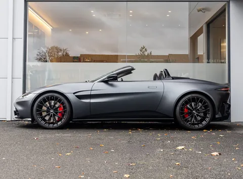 Aston Martin Vantage V8 Roadster — photo 4 of 42