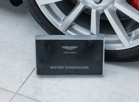 Aston Martin Vanquish S Ultimate — photo 2 of 47