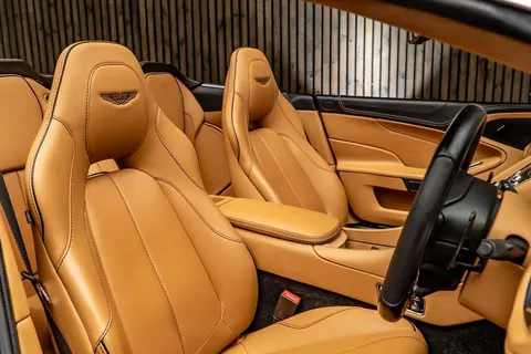 Aston Martin Vanquish Volante 2