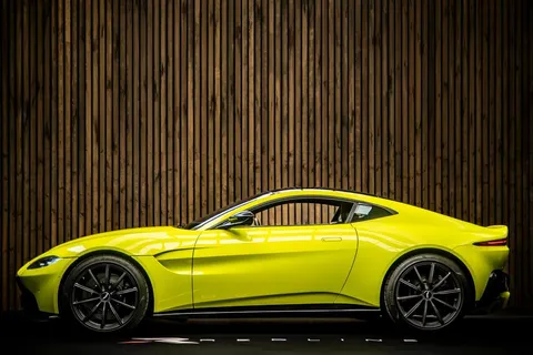 Aston Martin Vantage V8 3