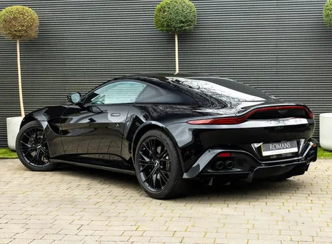 Aston Martin Vantage V8 — photo 5 of 44