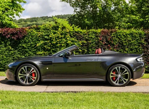 Aston Martin V12 Vantage — photo 4 of 60