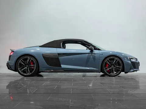 Audi R8 V10 Performance Carbon Black Spyder — photo 3 of 17