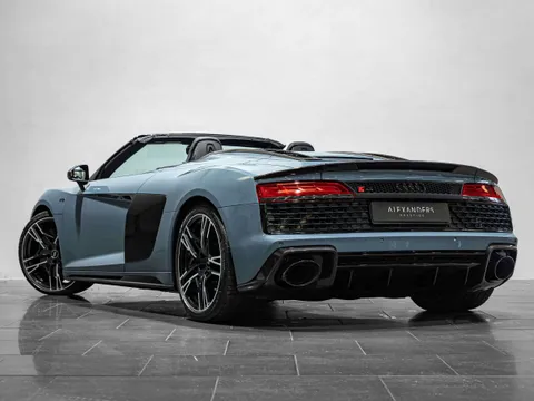 Audi R8 V10 Performance Carbon Black Spyder — photo 5 of 17