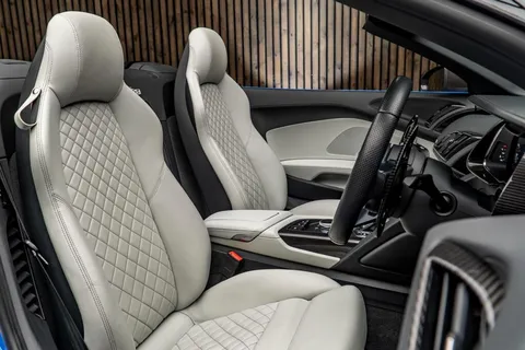 Audi R8 V10 Performance Carbon Black Spyder — photo 2 of 44