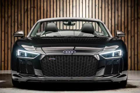 Audi R8 V10 Plus Spyder — photo 5 of 44