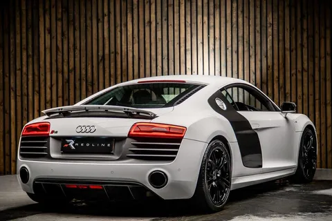 Audi R8 V10 Plus — photo 4 of 43