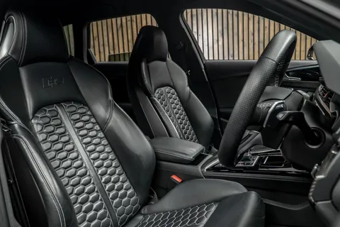 Audi RS4 Avant Carbon Black 2