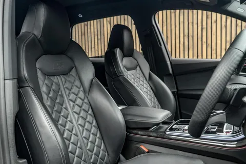 Audi SQ7 Black Edition — photo 2 of 50