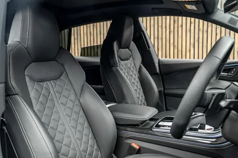 Audi SQ8 Black Edition — photo 2 of 48