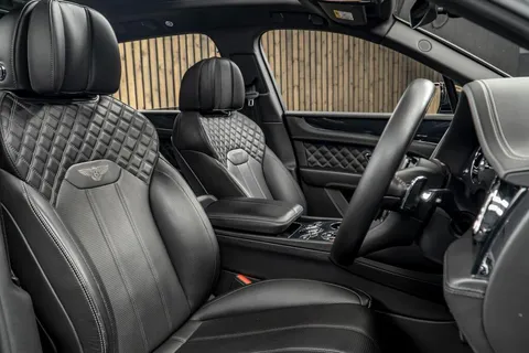 Bentley Bentayga V8 — photo 2 of 48
