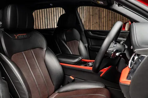 Bentley Bentayga V8 — photo 2 of 45