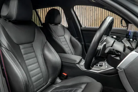 BMW 3 Series M340i MHT Touring — photo 2 of 48