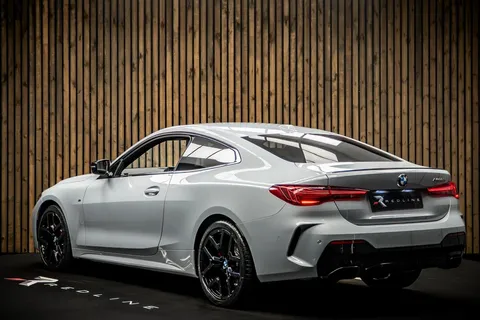 BMW 4 Series M440i xDrive 3