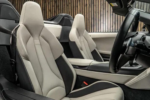 BMW i8 Roadster — photo 2 of 46