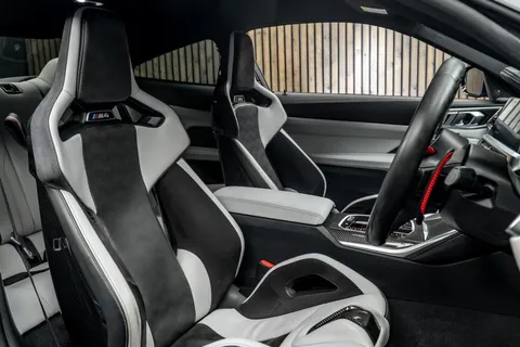 BMW M4 Competition xDrive 2