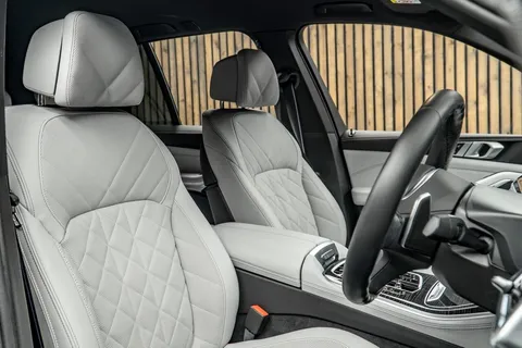BMW X5 xDrive50e M Sport — photo 2 of 43