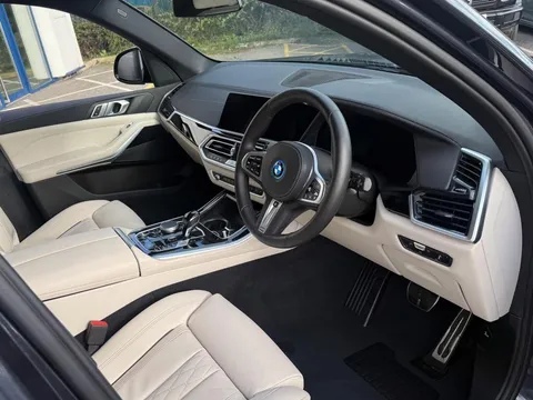 BMW X5 45e M Sport — photo 3 of 4