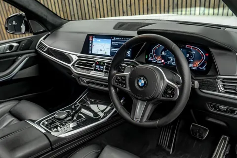 BMW X7 M Sport 2