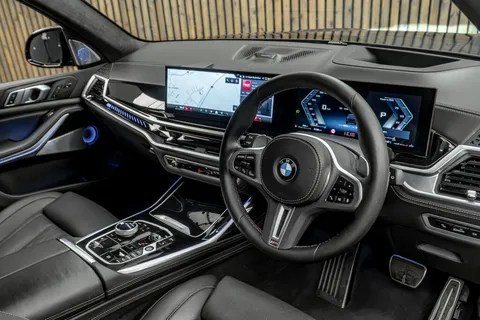 BMW X7 M60i 2