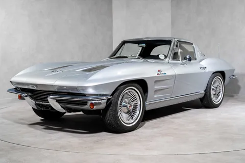 Chevrolet Corvette Sting Ray Split Window — photo 3 of 69