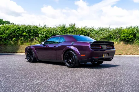 Dodge Challenger SRT Hellcat 4