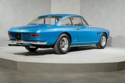 Ferrari 330 GT 2+2 — photo 4 of 40