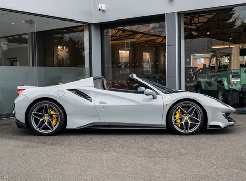 Ferrari 488 Pista Spider — photo 4 of 58