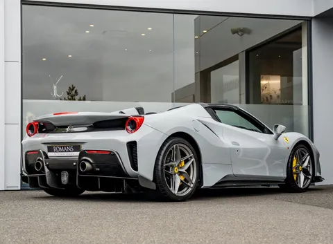 Ferrari 488 Pista Spider — photo 5 of 58