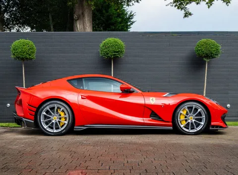 Ferrari 812 Competizione 4