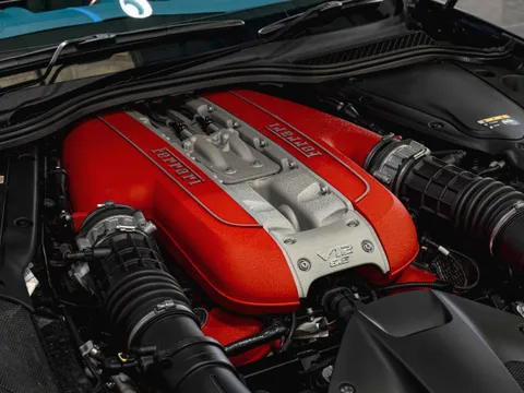 Ferrari 812 Superfast — photo 2 of 15