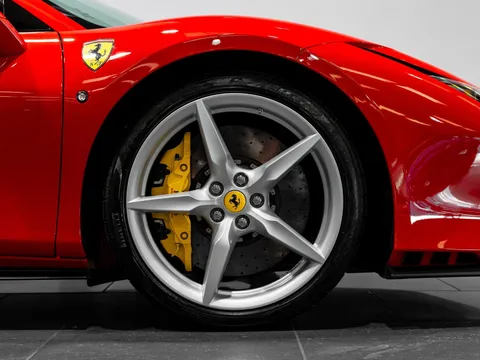 Ferrari F8 Spider — photo 4 of 16