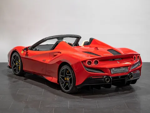 Ferrari F8 Spider — photo 2 of 16