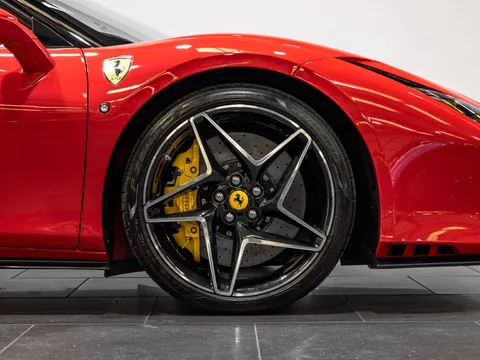 Ferrari F8 Spider — photo 5 of 16