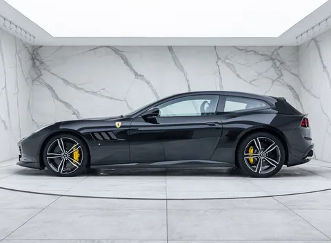 Ferrari GTC4Lusso V12 — photo 3 of 55