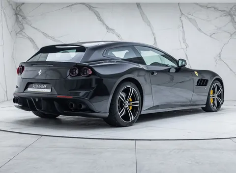 Ferrari GTC4Lusso V12 — photo 4 of 55