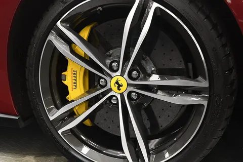 Ferrari GTC4Lusso V12 — photo 2 of 47