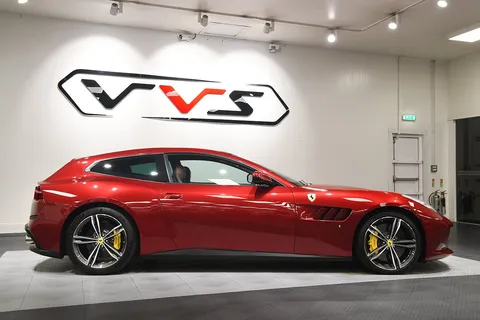 Ferrari GTC4Lusso V12 — photo 4 of 47