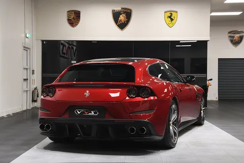 Ferrari GTC4Lusso V12 — photo 5 of 47