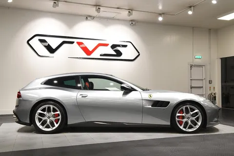 Ferrari GTC4Lusso T 4