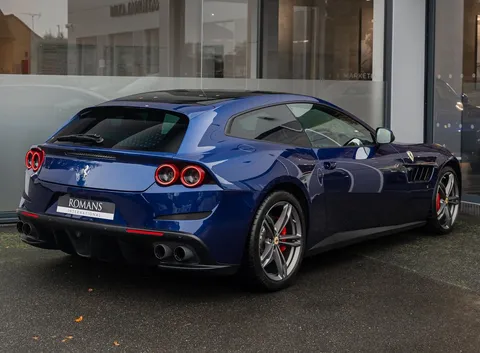 Ferrari GTC4Lusso V12 — photo 4 of 40