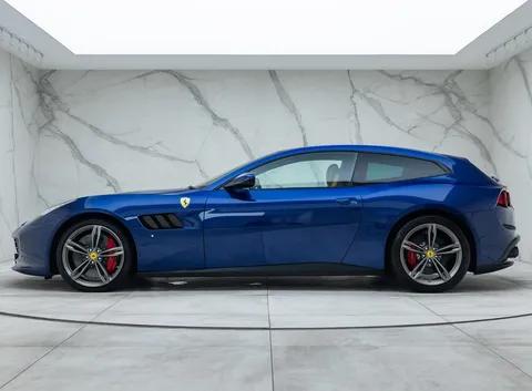 Ferrari GTC4Lusso V12 — photo 5 of 40