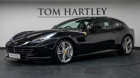 Ferrari GTC4Lusso V12 — photo 4 of 25