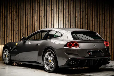 Ferrari GTC4Lusso — photo 3 of 46