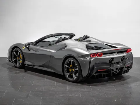 Ferrari SF90 Spider — photo 2 of 16